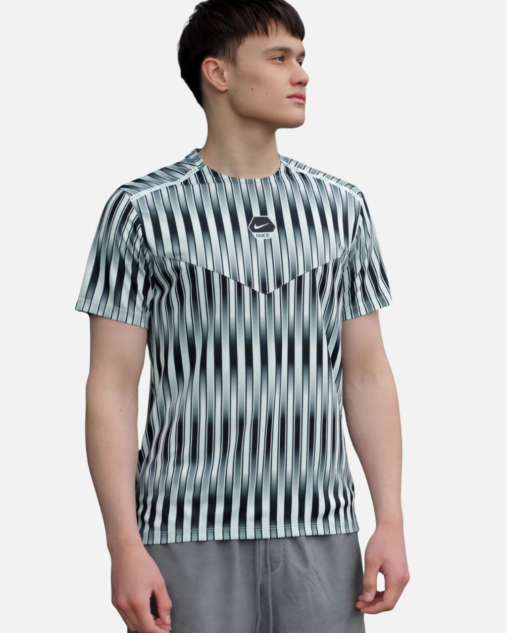 T-SHIRT NIKE NSW RUN - VERT/NOIR